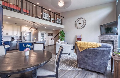 Hermosa House | Black Hills Barndo-Hot Tub & Massage Chair