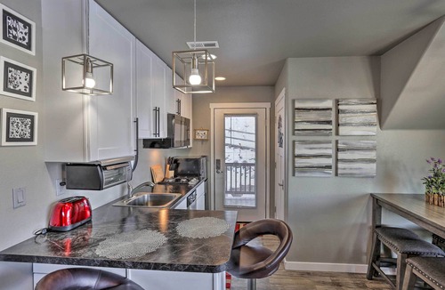 Rapid City Cabin | Black Hills Cabin w/Hot Tub: 11 Mi to Mt Rushmore