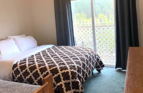 Keystone Apartment | Black Hills Haven | Cedar Glen – Unit 3 · A Vensérra Retreat near Mount Rushmore