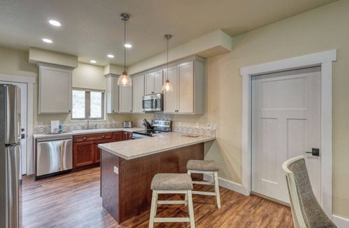 Rockerville Condo | 🌲 Black Hills Home: 2 Bedroom Master King Bed, Sleeps 7