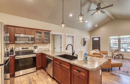Rockerville Condo | Black Hills Hub with King Bed-Minutes from Mt. Rushmore