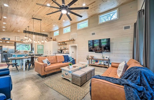 Blanco House | Blanco Riverfront Estate w/2 Homes: 4-Acre Oasis