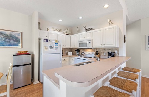 Corolla Light Condo | Bliss: Shared Pool & Sports Center | Short Walk to Beach