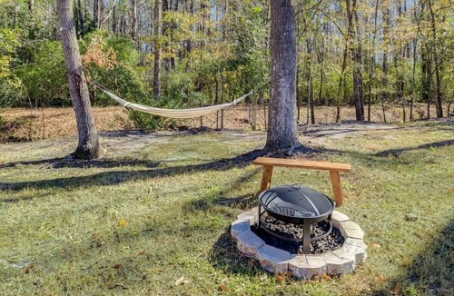 Pooler House | Bloomingdale - Mesa A - Retro! - 4BR Near Sav Airport