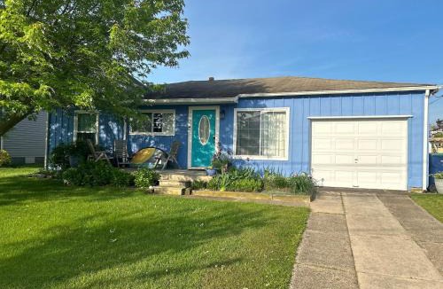 Brigantine House | Blue Betty- 3 BDRM Mid-Century Charmer Near Beach