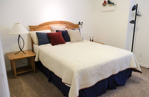Centre House | Blue Bird Haven On Weiss Lake