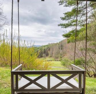 Vilas House | Blueberry Hill- Unique A-Frame Cabin near Boone! Hot tub, sleeps 8