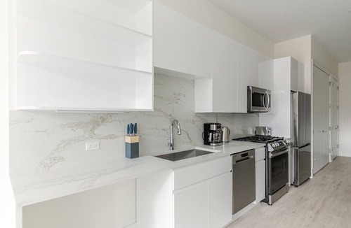 Greektown Apartment | Blueground | Greektown, bbq, gym, nr Willis Tower