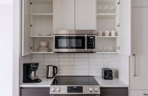 Mount Vernon Triangle Apartment | Blueground | Mount Vernon Triangle, rooftop, nr National Gallery of Art