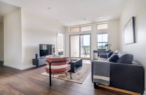 Scofield Farms Apartment | Blueground | Scofield Farms, pool, nr Walnut Creek Park