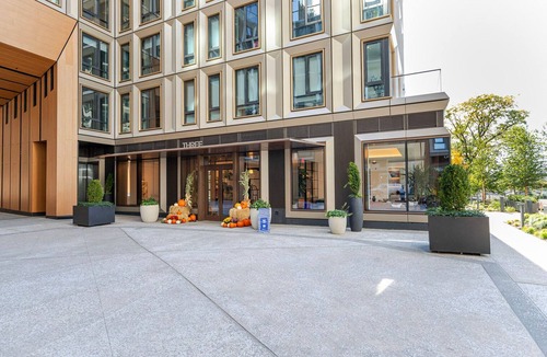 Williamsburg Apartment | Blueground | Southside, rooftop pool, nr East River
