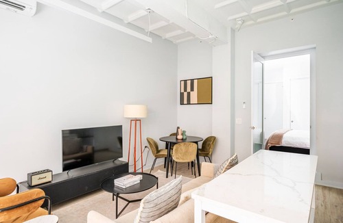 Downtown Chicago Apartment | Blueground | The Loop, elevator, nr Willis Tower