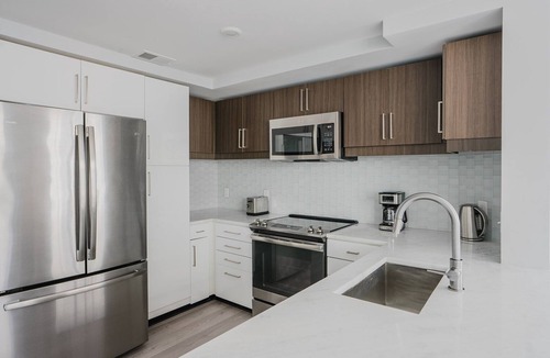 Woodmont Triangle Apartment | Blueground | Woodmont, pool & gym, nr Bethesda Row