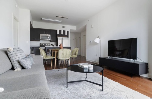 Woodmont Triangle Apartment | Blueground | Woodmont Triangle, pool, nr Cabin John Park