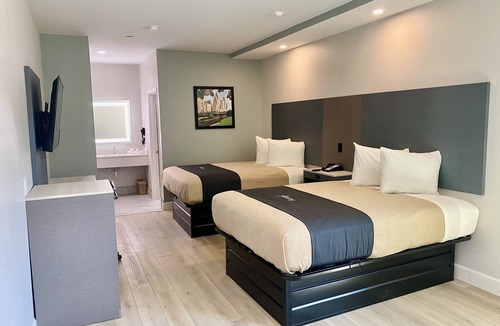 North Shore Hotel | Bluestar Inn