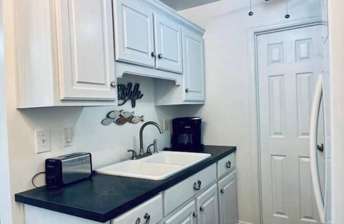 Little Kowaliga House | Boathouse. Dog Friendly. Sleeps 4. Big Views. Kayak. Paddleboat. Dock. Boat Ramp
