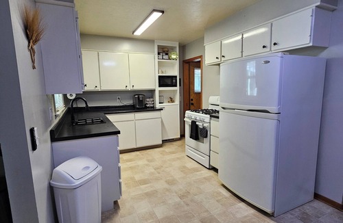 Sergeant Bluff House | Boho House- 4 bedrooms/2 bath - just outside of Sioux City, close to everything!