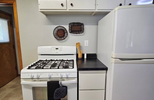 Sergeant Bluff House | Boho House- 4 bedrooms/2 bath - just outside of Sioux City, close to everything!