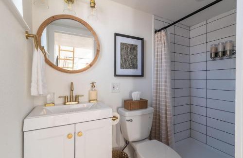 Holly Apartment | BoHo Tiny Home - Walkable to the Best of East Austin