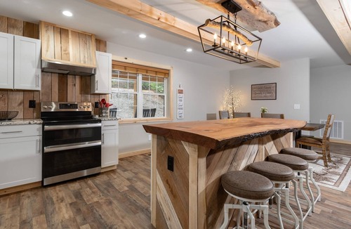 Deep Gap House | Boone Getaway Dog Friendly Hot Tub Fire Pit