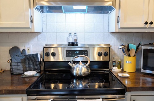 Boone House | Boone Private Lower Suite, King Bed - Dog-Friendly - 5 Min to App State/Downtown