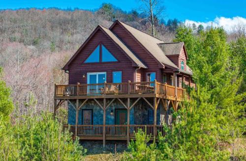 Fleetwood House | Borrowed Time - Mountain Getaway near Boone, Hot Tub, and Gorgeous Views!