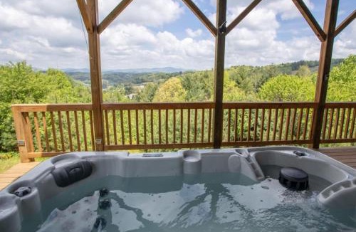 Fleetwood House | Borrowed Time - Mountain Getaway near Boone, Hot Tub, and Gorgeous Views!