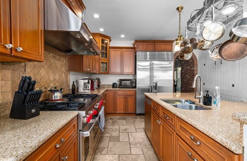 Elkader House | Botanical Suite at Elkader JailHouse Inn