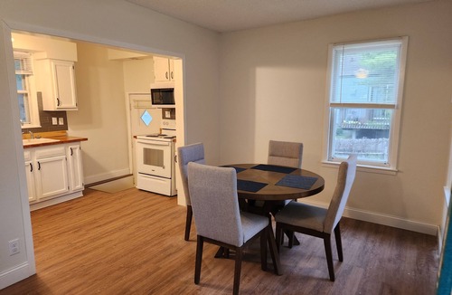 Greater South Side House | Boulder Bungalow - Fully Furnished - 7 minutes to Downtown Des Moines