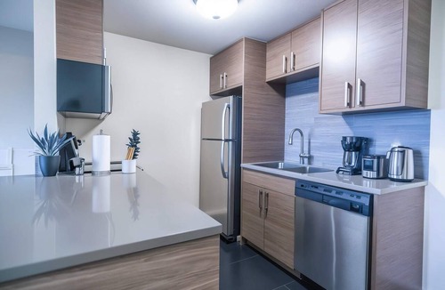 Riverside Apartment | Boulevard Stays Relaxed 1BR King Suite Near Downtown, Pool & Gym Access