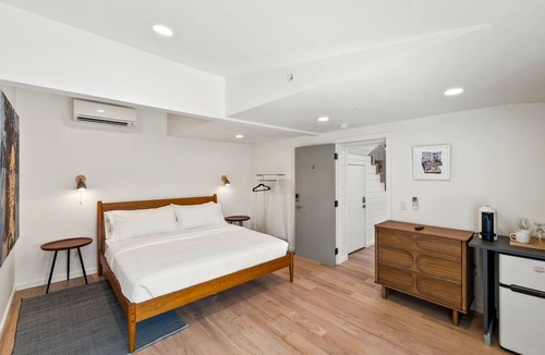 North Downtown Hotel | Boutique Hotel Walkable to Restaurants | Rose Jean 2