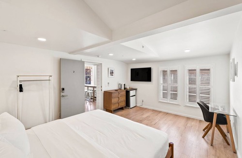 North Downtown Hotel | Boutique Hotel Walkable to Restaurants | Rose Jean 2
