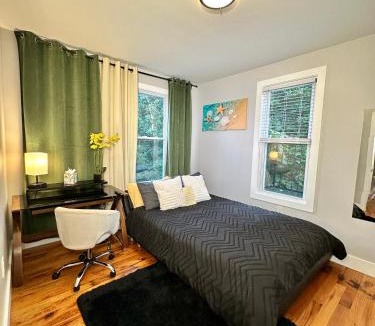 McGinley Square House | BP STAYS - Hotel-Style, No Host, Professionally Managed ID265