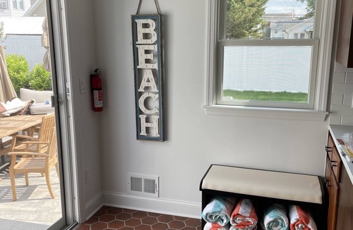 Bradley Beach House | Bradley Beach Escape: 4BR, 2BA Pool, lake view, & 1.5 blks to beach!