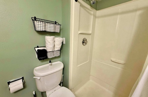 Sioux Falls House | Brady Haus Hot Tub King Beds Near Mall & I29
