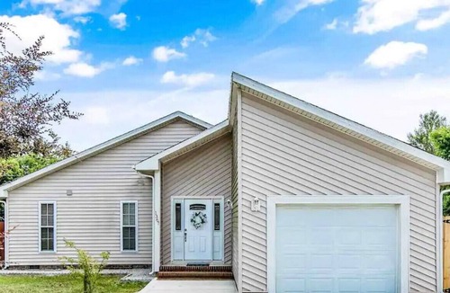Westover House | Bragg Sunset Hideaway. 3BD/2.5BA, 1mile from Bragg