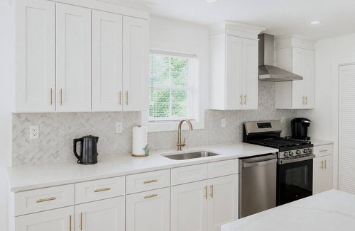 Keansburg House | Brand New 2026 Villa, 5 min Walk to the Beach, King Canopy Suite, Sleeps 14