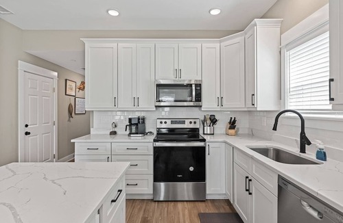 Corolla Light Condo | Brand New 3 Bed, Pet Friendly, Steps to the Beach!