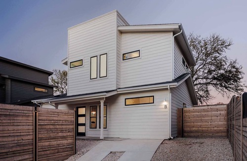 East MLK House | Brand New Austin Retreat | Hot Tub + Balcony Suite