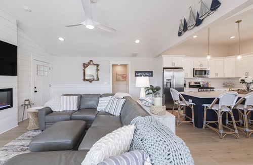 North End Condo | Brand New Luxury Beach Condo: 3BR/2.5BA Steps from the Ocean!