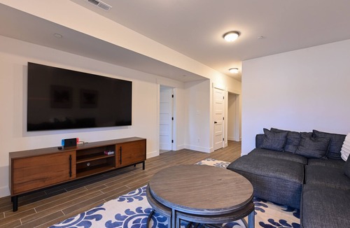 Arnold House | Brand New Luxury Waterfront Home