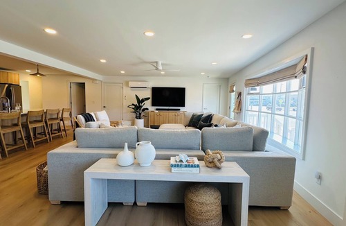 Surf City House | Brand new! Ocean block home, heart ♥️ of Surf City, steps from the beach