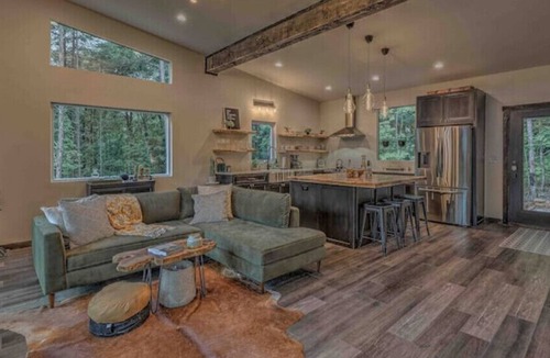 Talking Rock Cabin | Brand New Relaxing Mountain Retreat