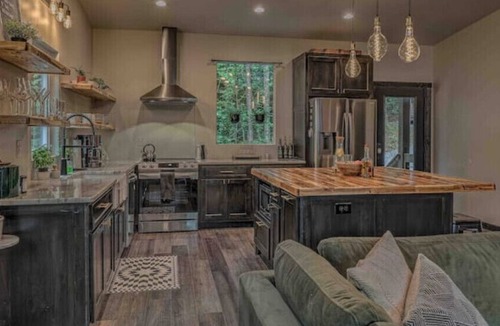 Talking Rock Cabin | Brand New Relaxing Mountain Retreat