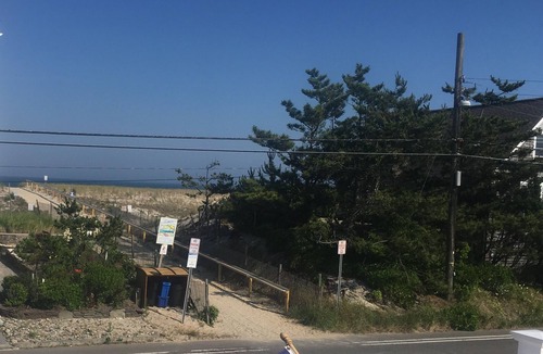 North Beach Haven House | BRANT BEACH - One house off Ocean