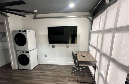 Chapel Hill Apartment | Bravo studio sanctuary; 8-mins to UNC; backyard
