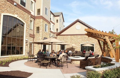 Lincoln Apartment | Breakfast, Pool, Prime Location Near UNL