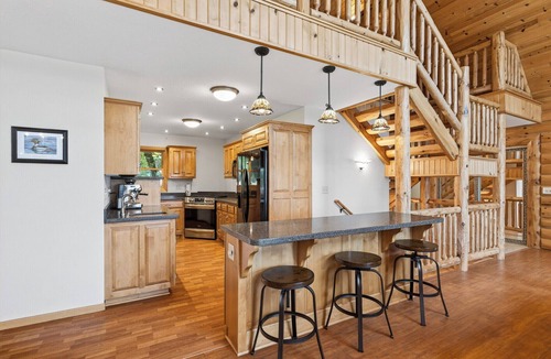 Rush City House | Breathtaking Lakeside Log Cabin with Spacious Patio/Deck feat. Gorgeous Views