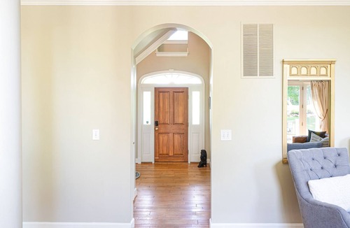 Round Hill House | Breathtaking private retreat near Est. Wineries & Breweries