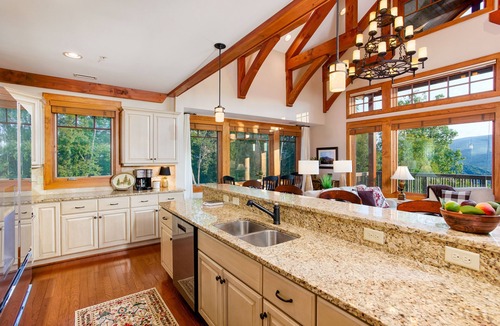 Boone Condo | Breathtaking View - Fabulous & Well-Stocked Kitchen - Now renting for October🍁🍂🍁